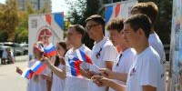 Волгоградские волонтеры поздравляют горожан с Днем государственного флага Российской Федерации - Город Волгоград