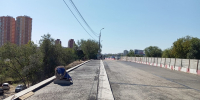 На путепроводе по улице Рабоче-Крестьянской уложили первый слой асфальта - Riac34.Ru