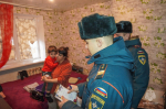 Волгоградские огнеборцы установили пожарные извещатели в семьях социального риска