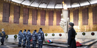 Росгвардейцы помнят павших в Сталинградской битве героев - ИА Волга-Каспий