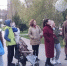 Многодетные семьи региона отправились на краеведческую прогулку в Комсомольский сад - Облкомэкономразвития