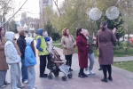 Многодетные семьи региона отправились на краеведческую прогулку в Комсомольский сад